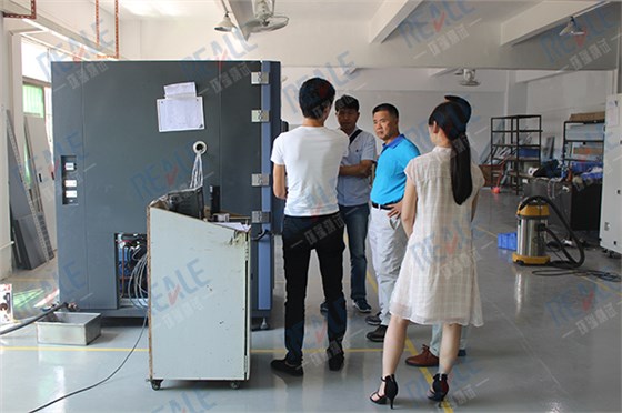 客戶(hù)對(duì)800L恒溫恒濕箱感興趣
